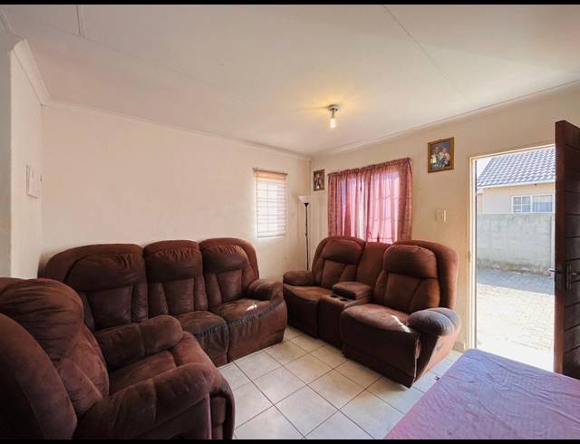3 BEDROOM HOUSE FOR SALE IN SAVANNA CITY